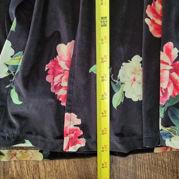 Black Velvet Floral Robe Housecoat Womens M Whimsygoth Dark Fairy Kate & Mallory - Picture 9 of 11